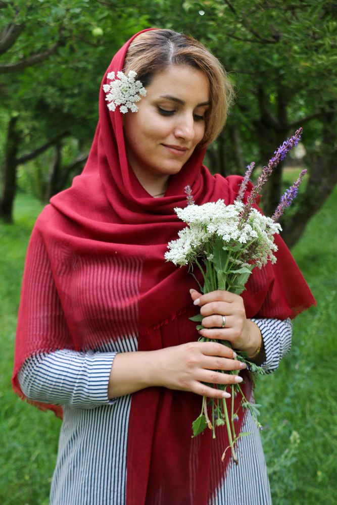 پرتره زن با گل