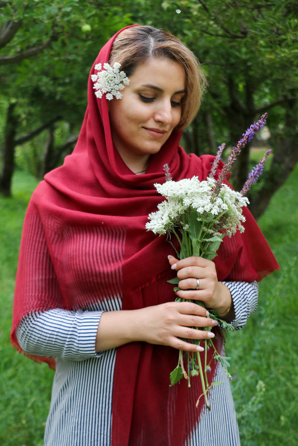 پرتره زن با گل
