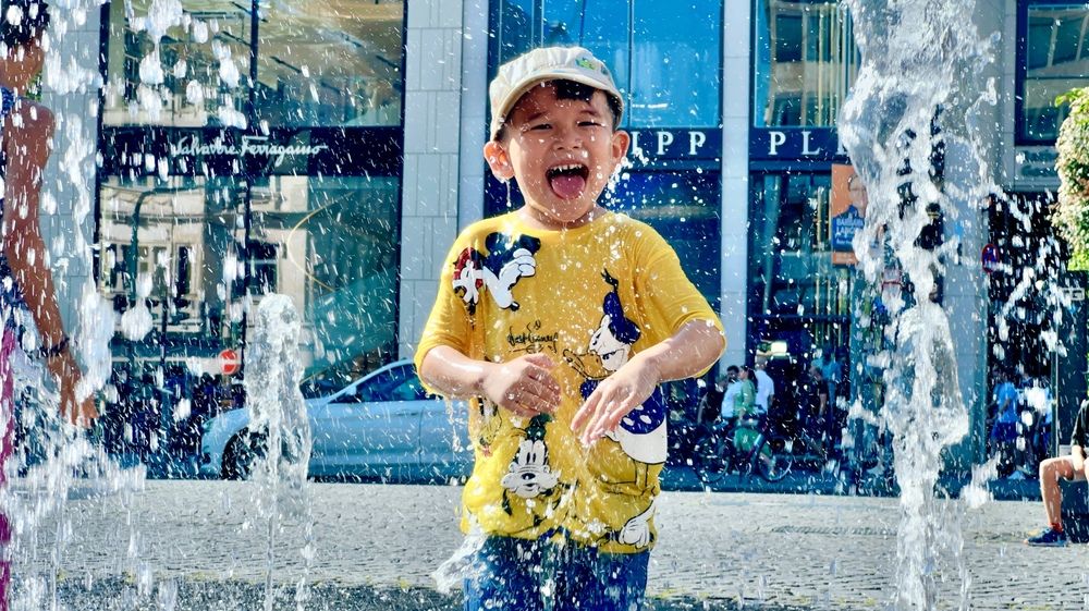 The Splash of Pure Energy
