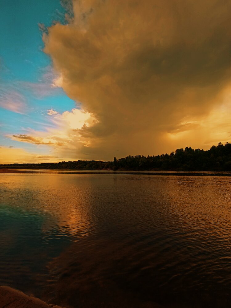 На реке