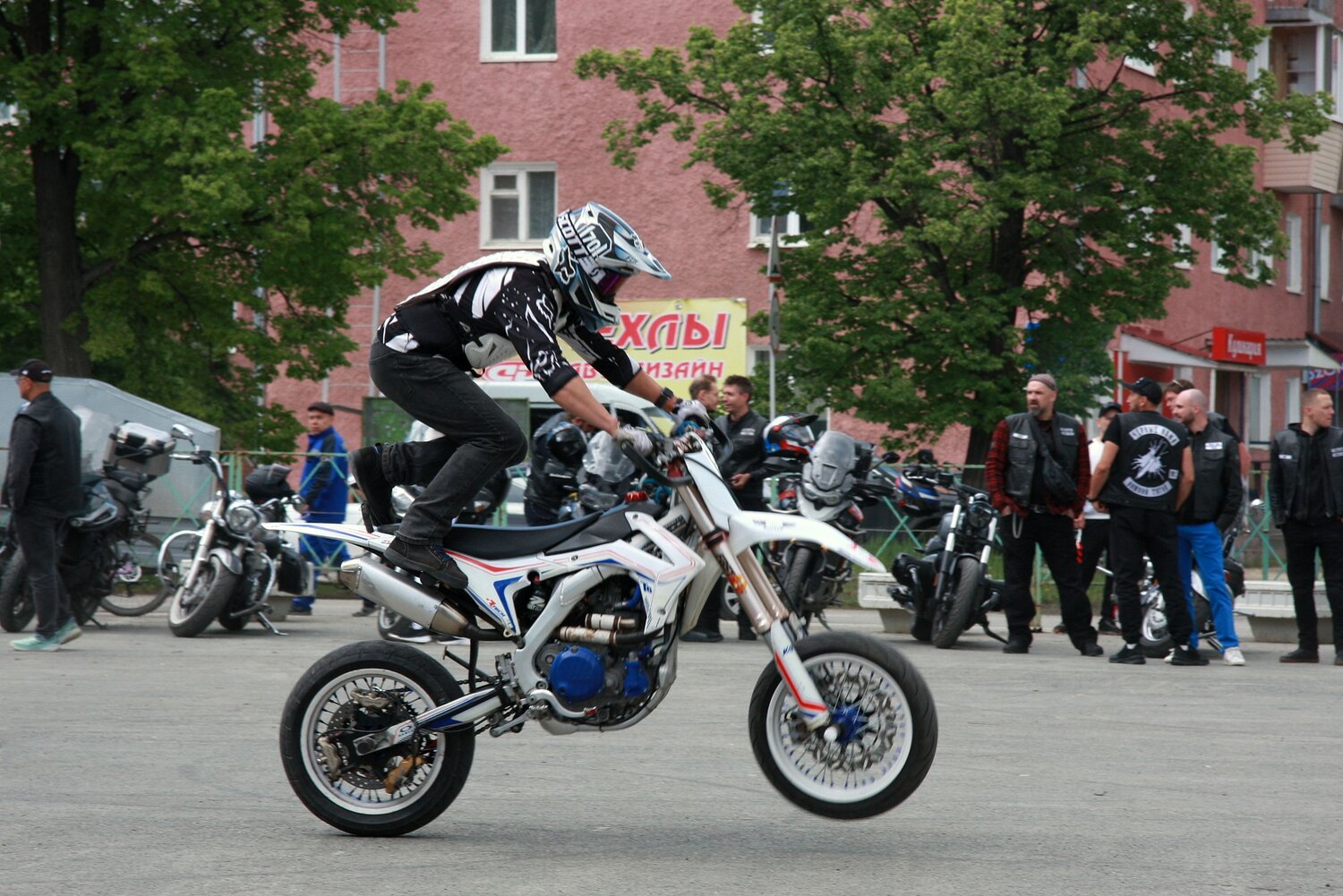 Photo #13771842