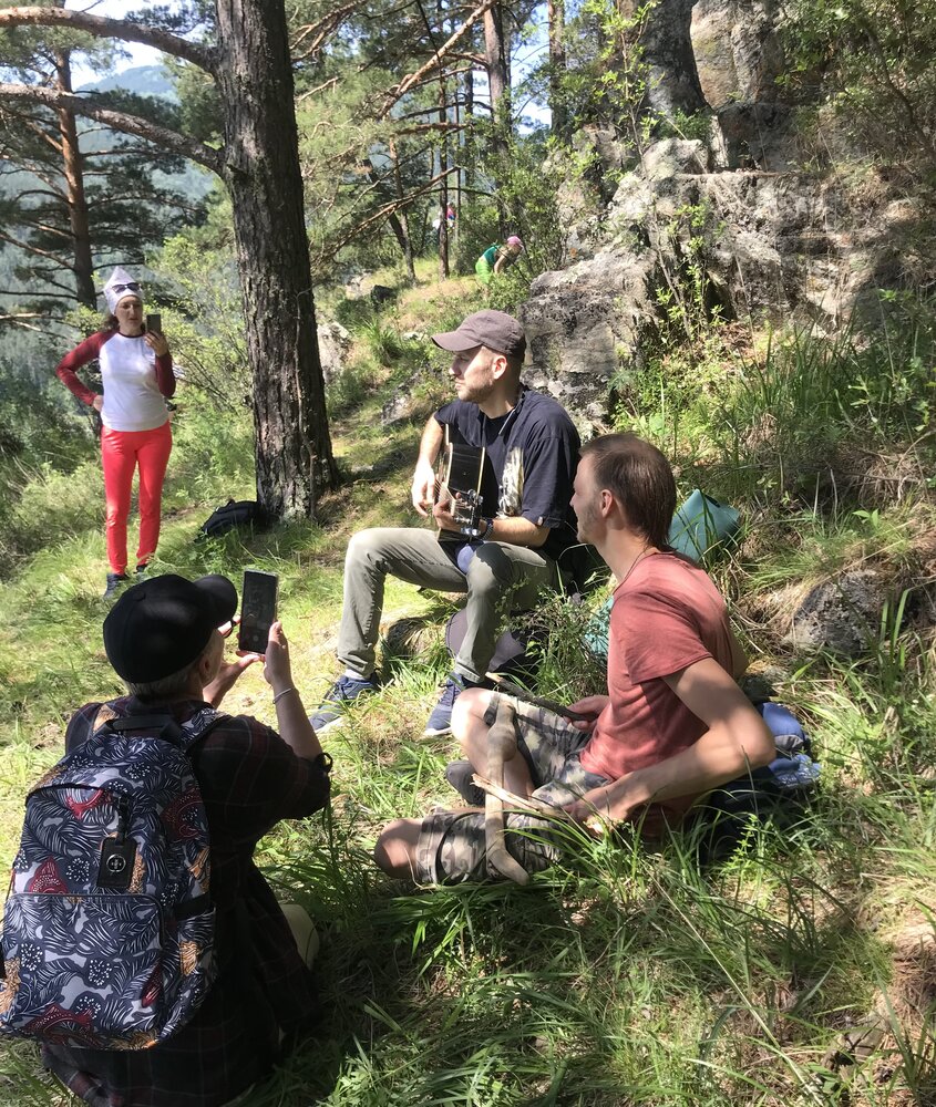 На привале