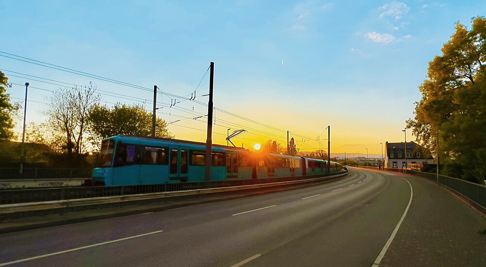 Chasing the Golden Horizon