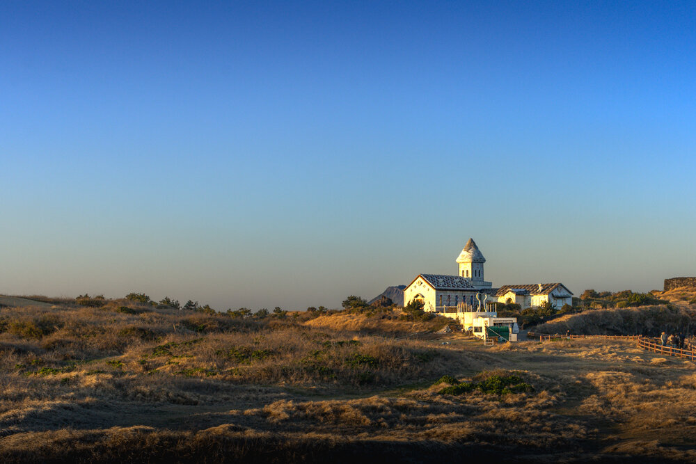 White house on the horizon