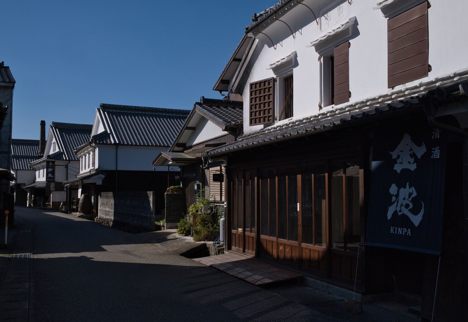 A Sake Brewery Town Beneath a Blue Sky