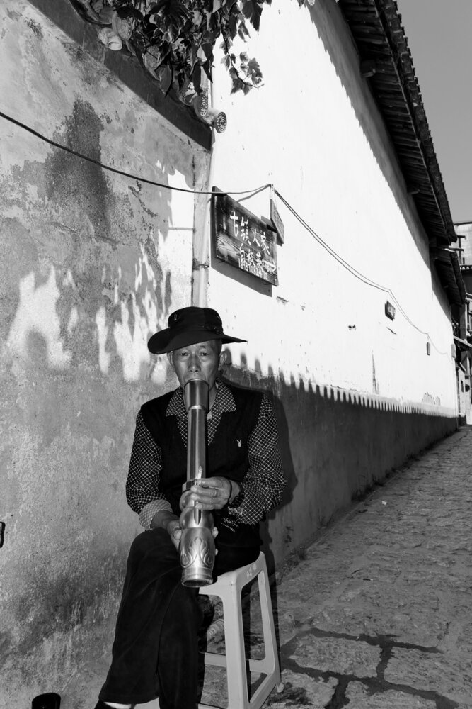 Water Pipe in the Deep Alley