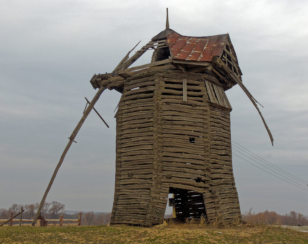 Заброшенная ветряная мельница