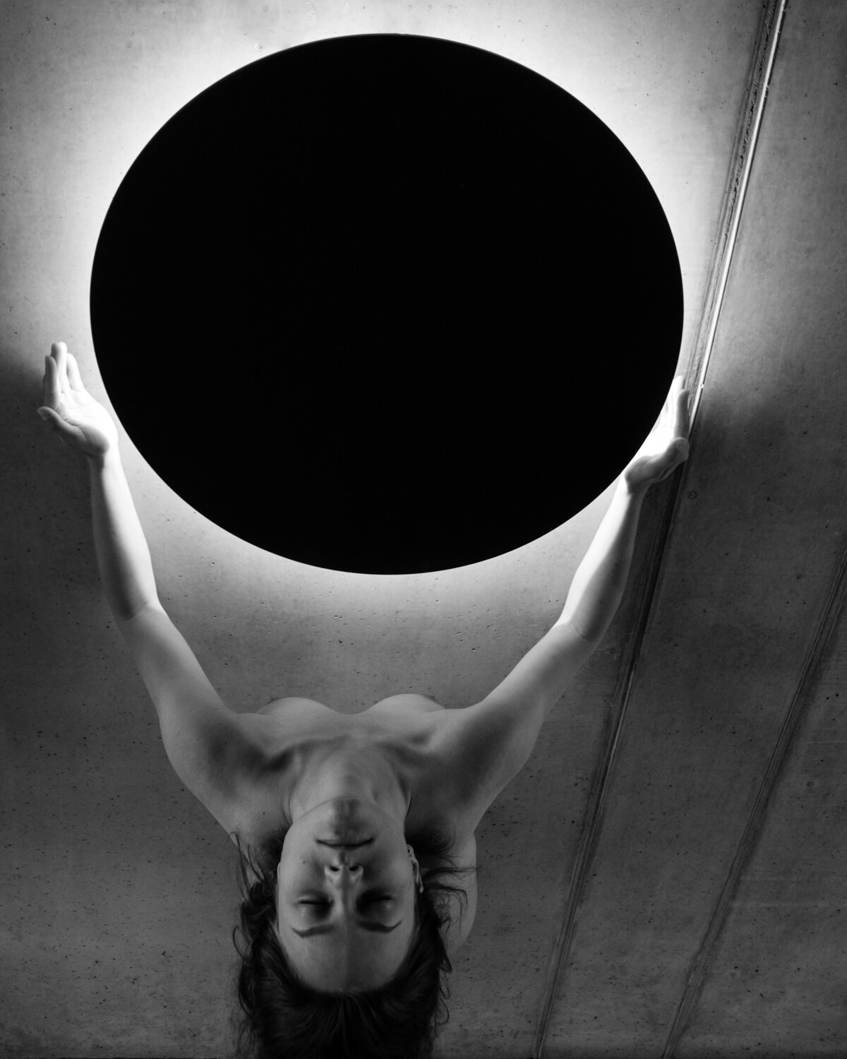 BLACK GLOBE