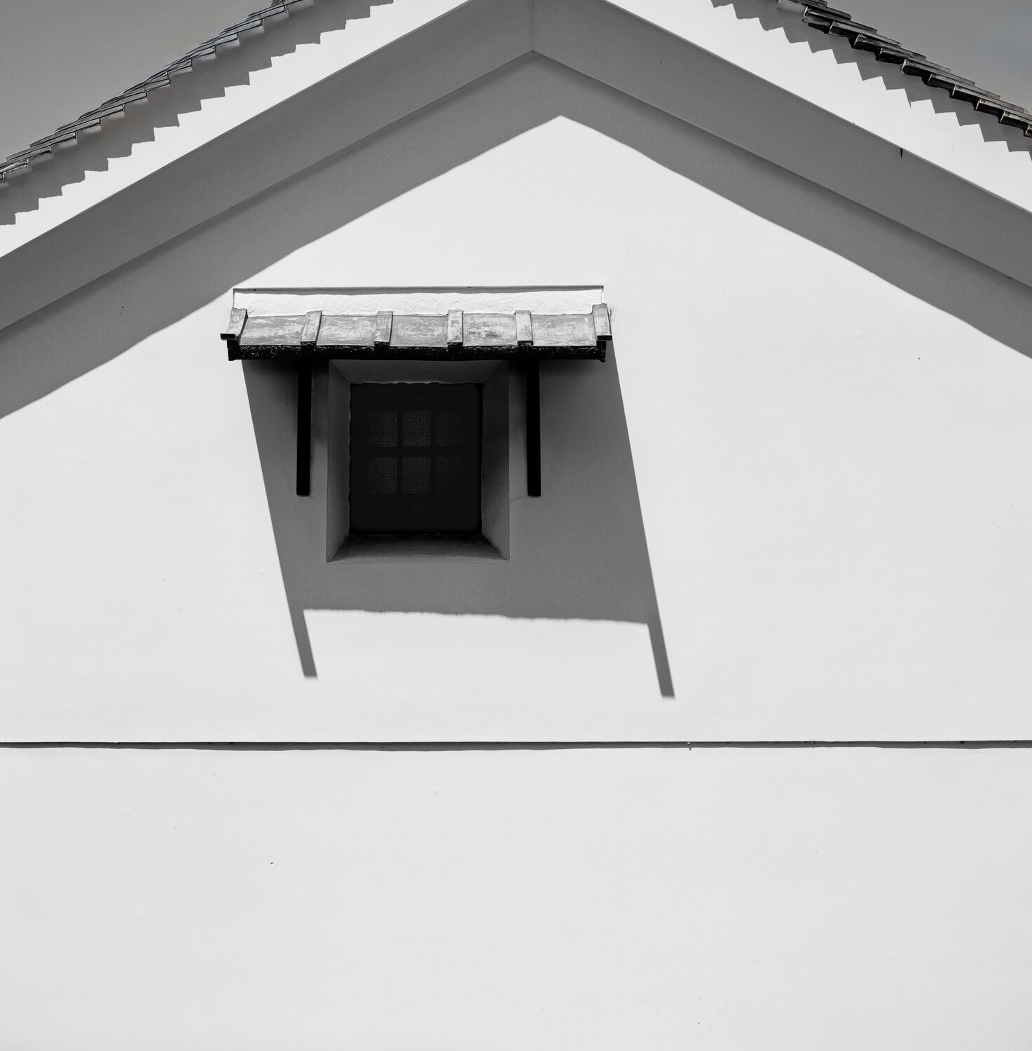 White Wall, Quiet Light