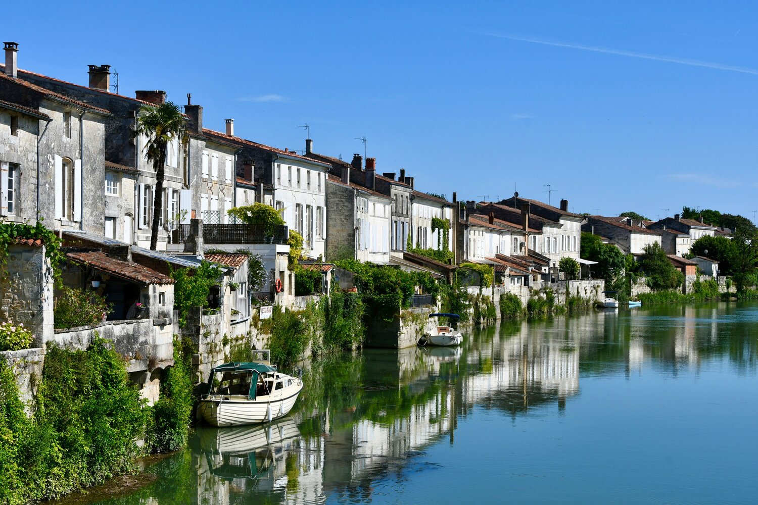 The village of Saint-Savinien-sur-Charente