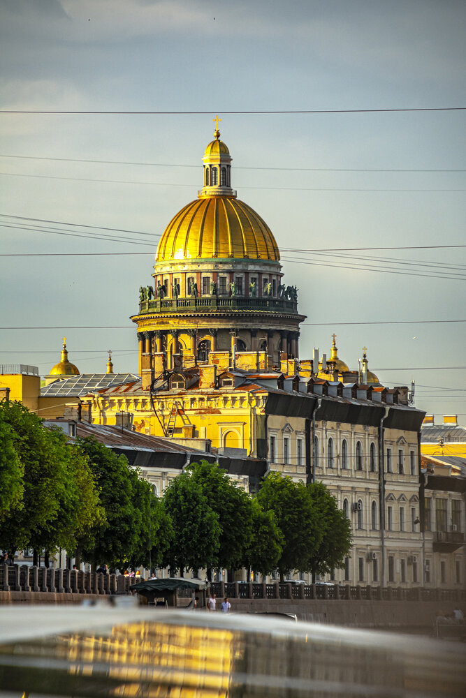 Исаакий в желтом.