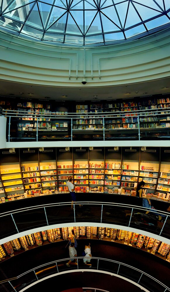 Symmetry of Knowledge