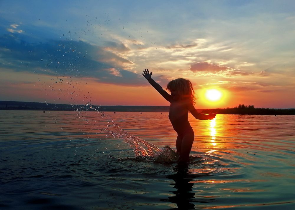 Девочка с солнышком