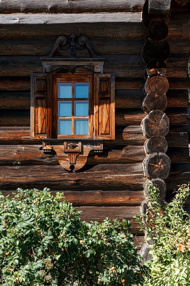 Деревянное окно