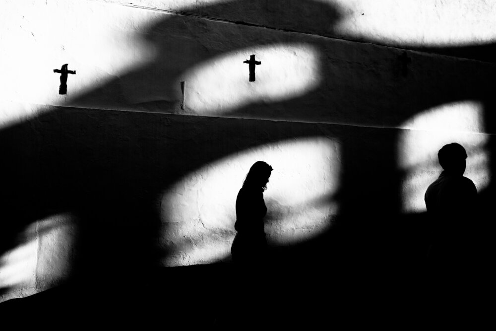 Between light and shadows