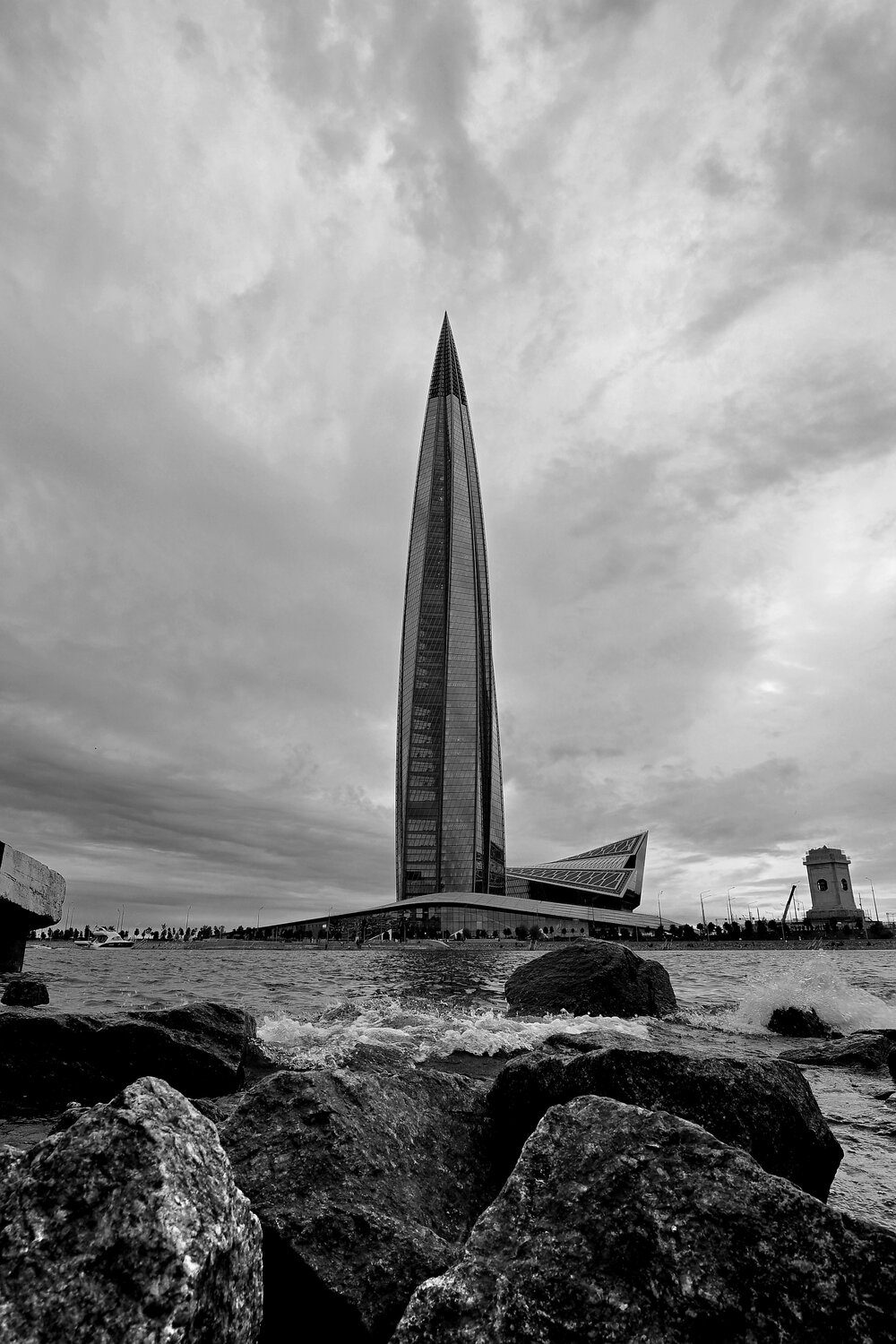 небоскреб на острове