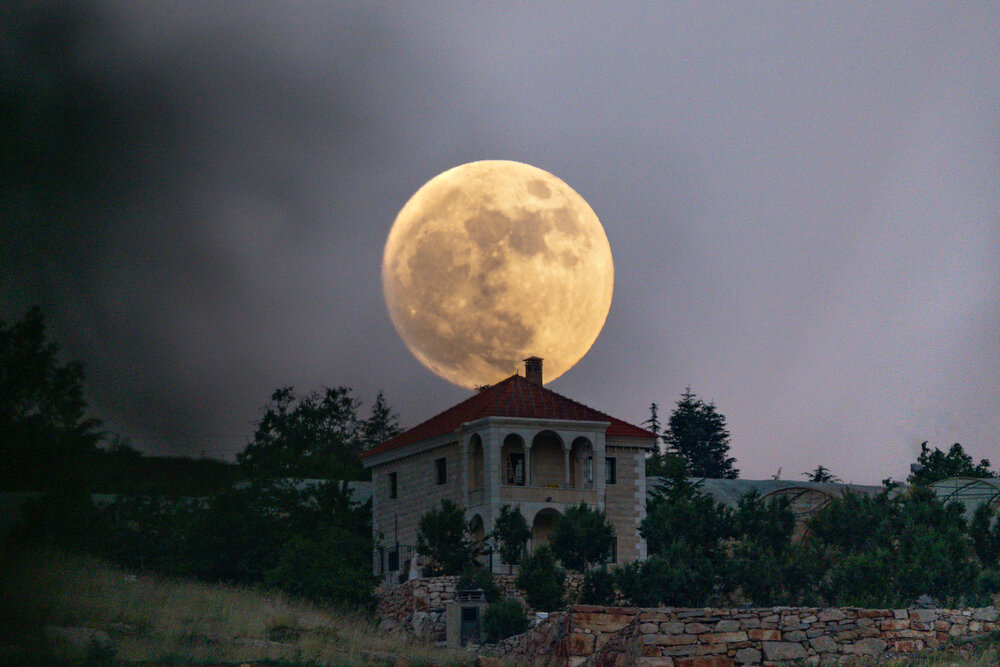Majestic moon - Laklouk