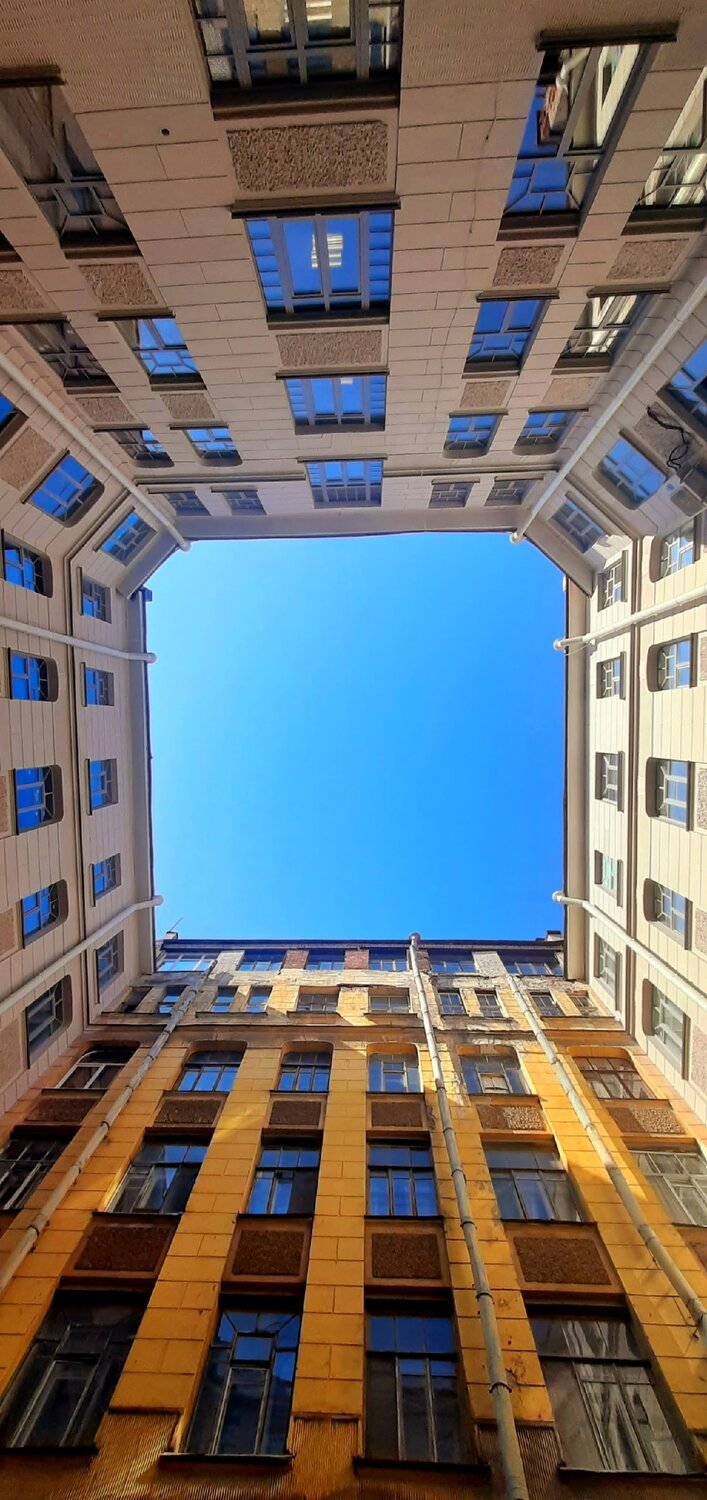 Небесные колодцы Петербурга