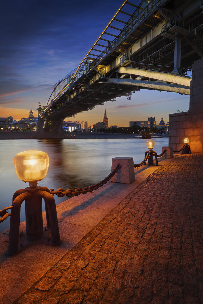 Вечер у моста.