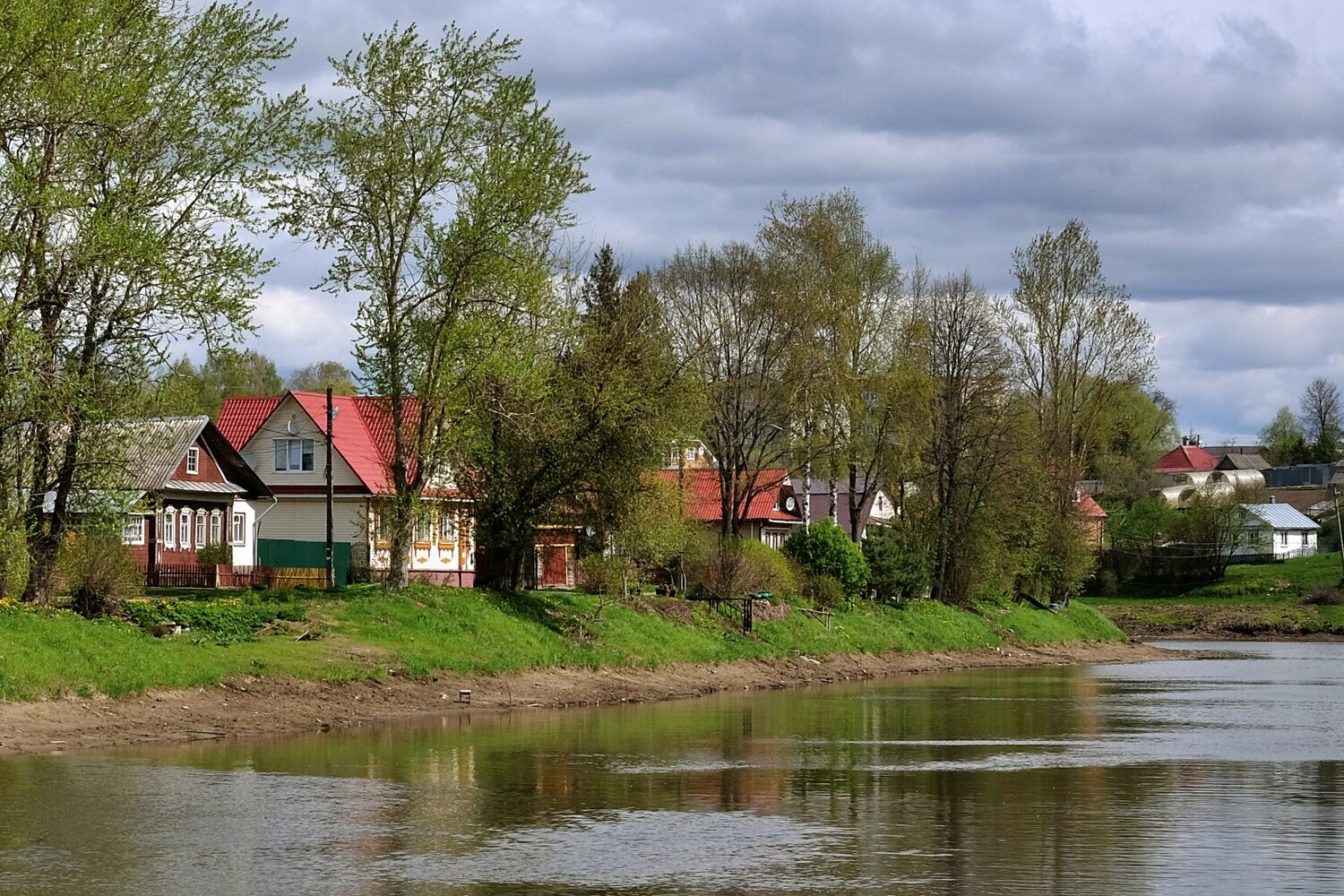 Вдоль реки