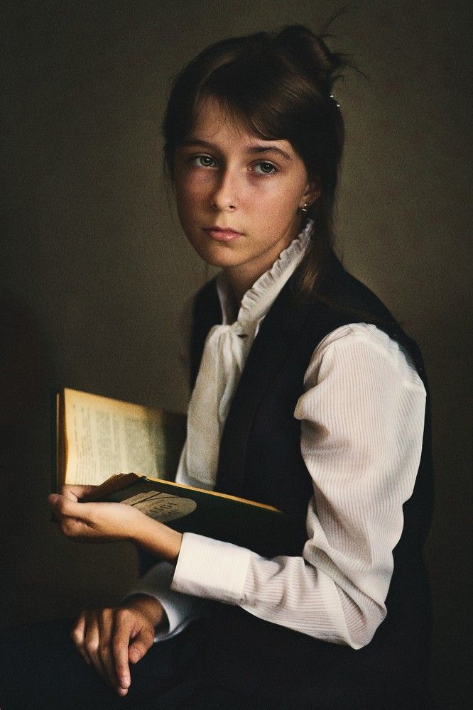 Девочка с книгой