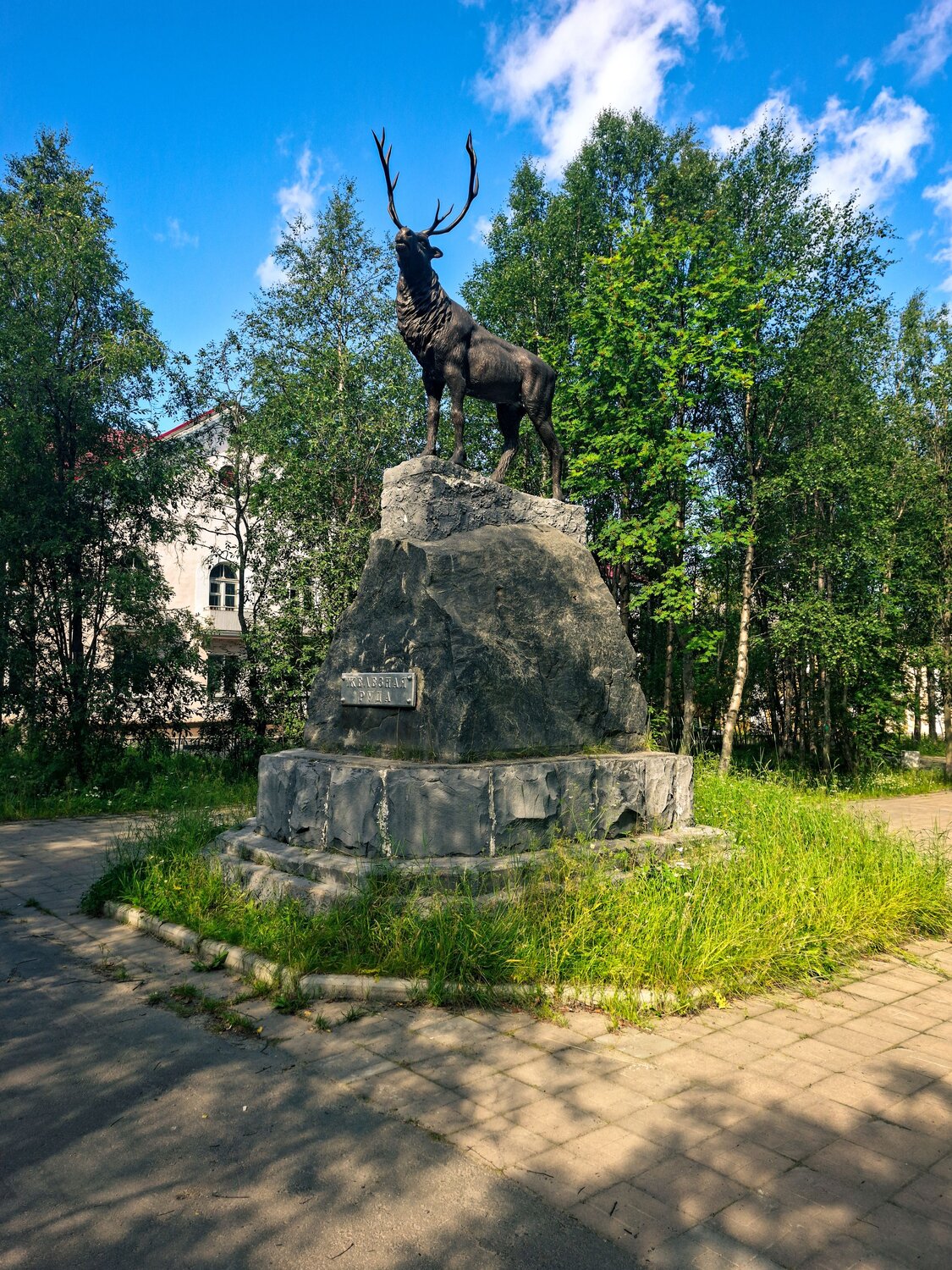 Скульптура Олень в Оленегорске