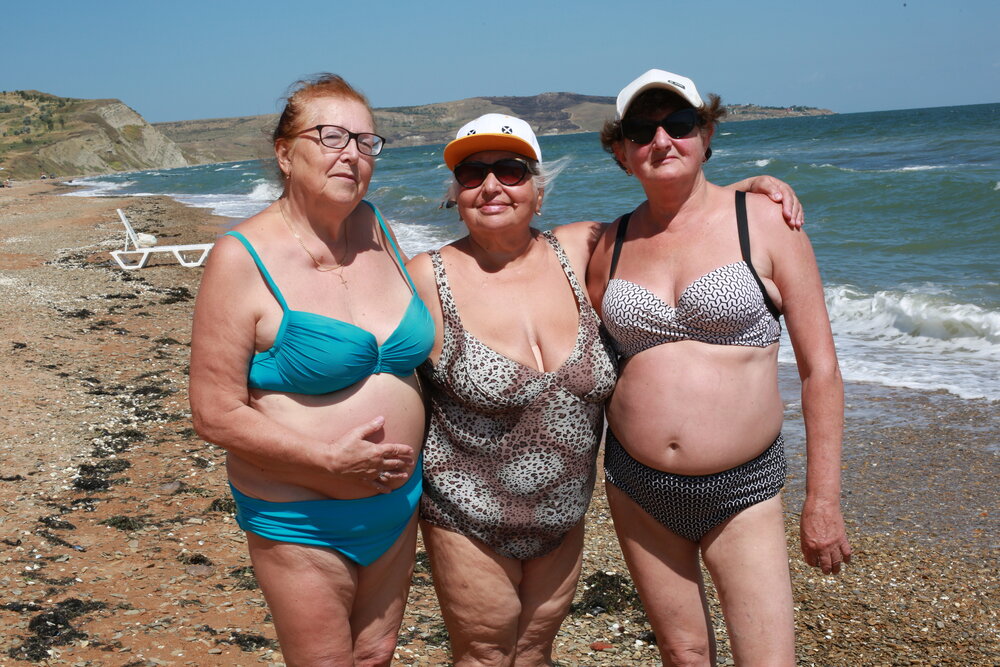 На Азовском море бабушки.