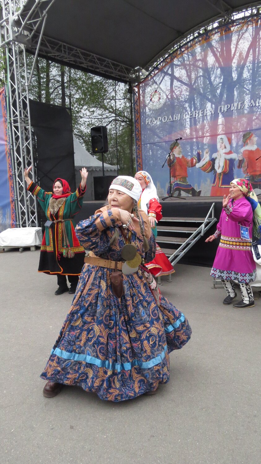 Пожилая артистка