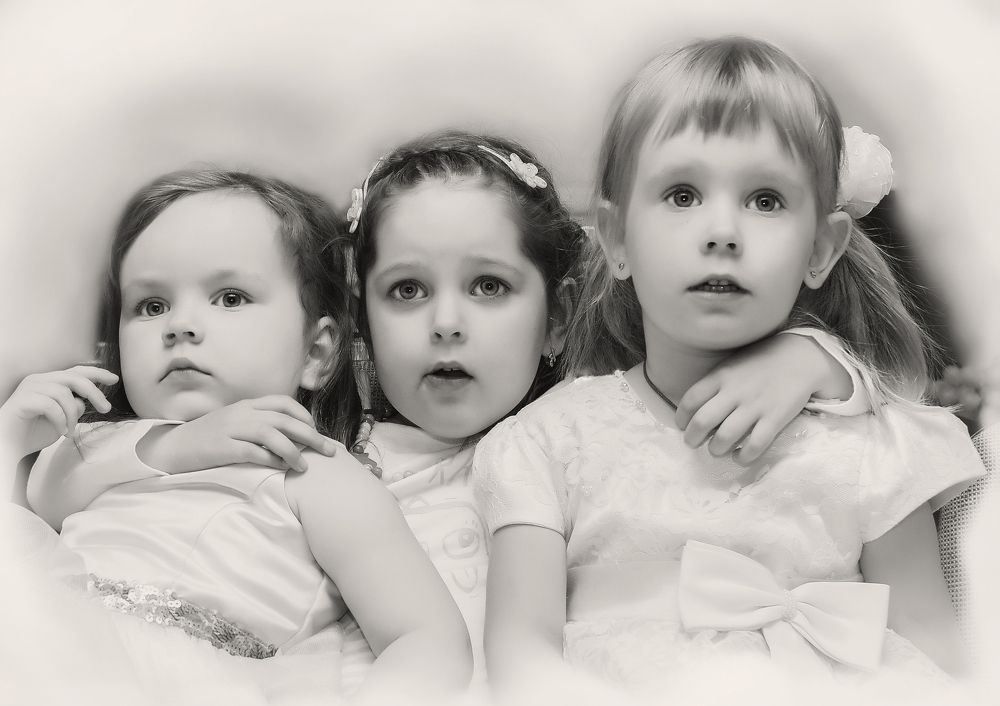 Шесть маленьких глаз большого смысла.