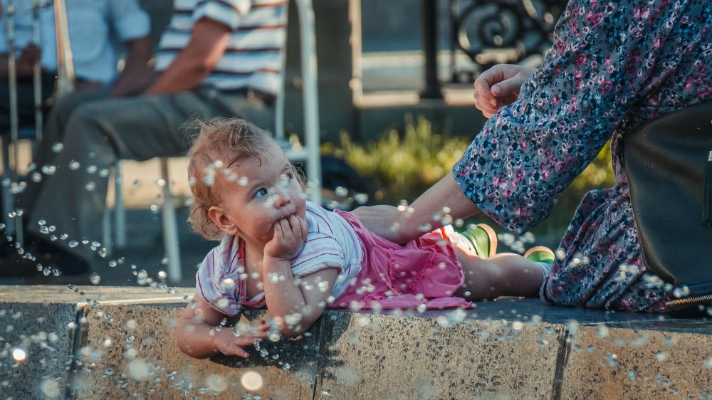 В этом жарком июле...