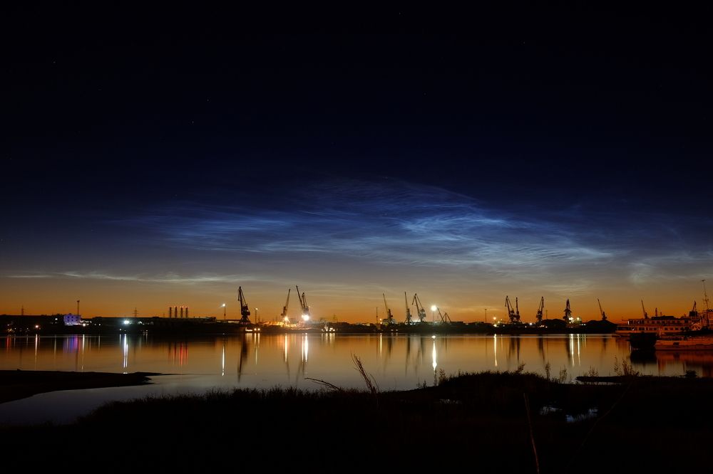 закат над речным портом города Якутск