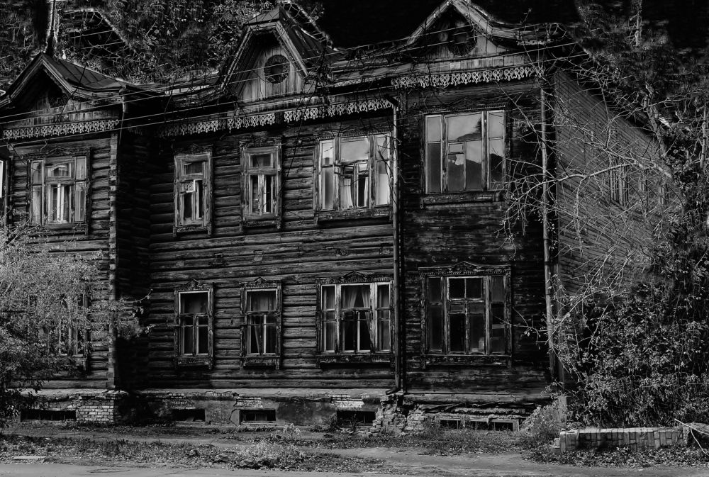 Дом под луной...