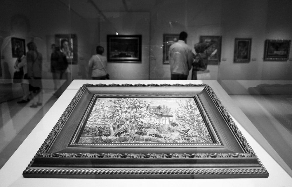 За стеклом ...