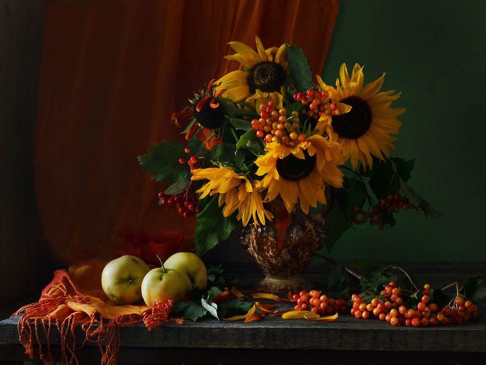 Август подбросил в костёр...