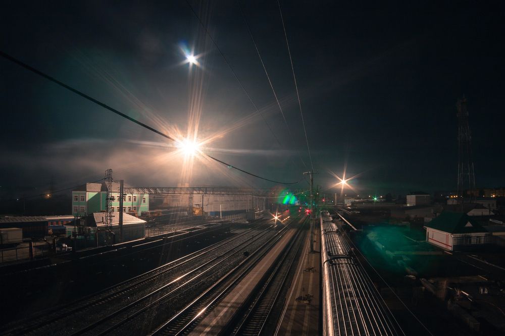 Ж/д станция в ночи