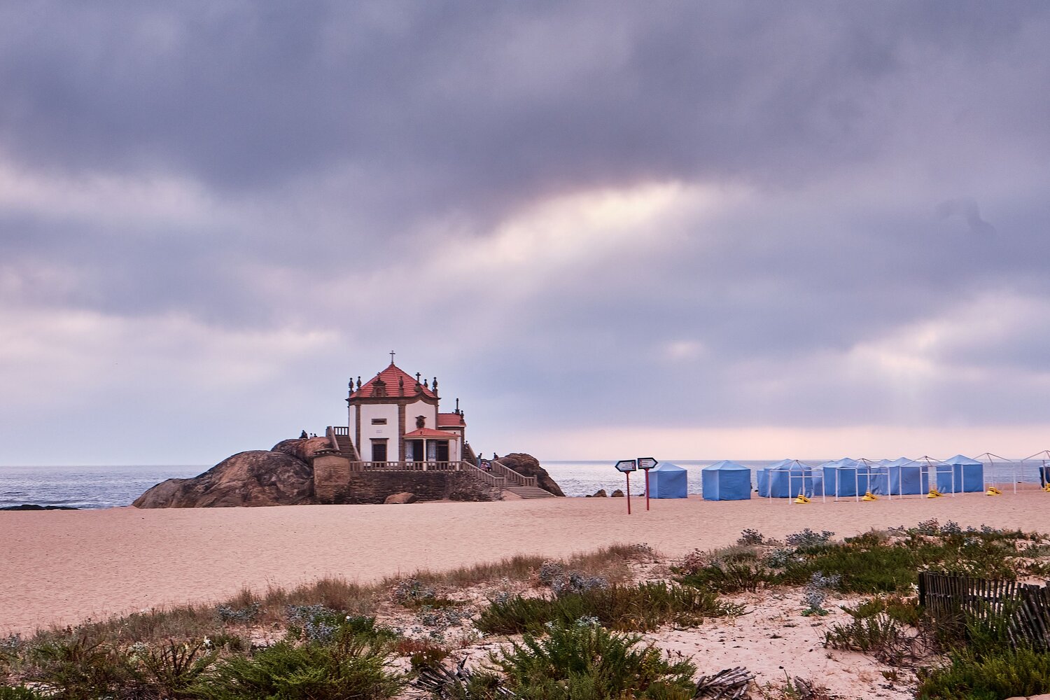 La Iglesia que Desafió al Mar
