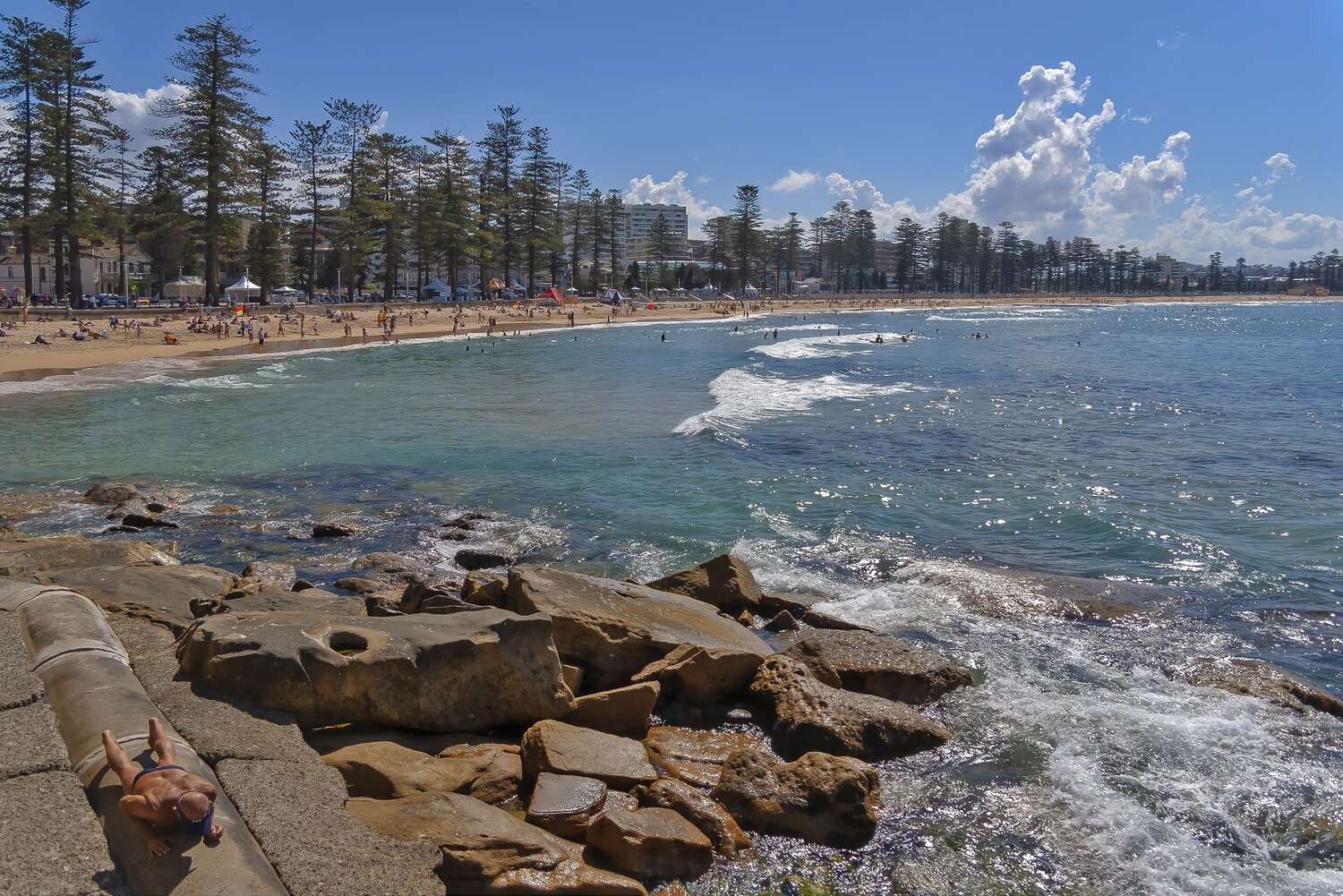 Пляж в районе Manly (Sydney, Australia) Пляж в районе Manly (Sydney, Australia)