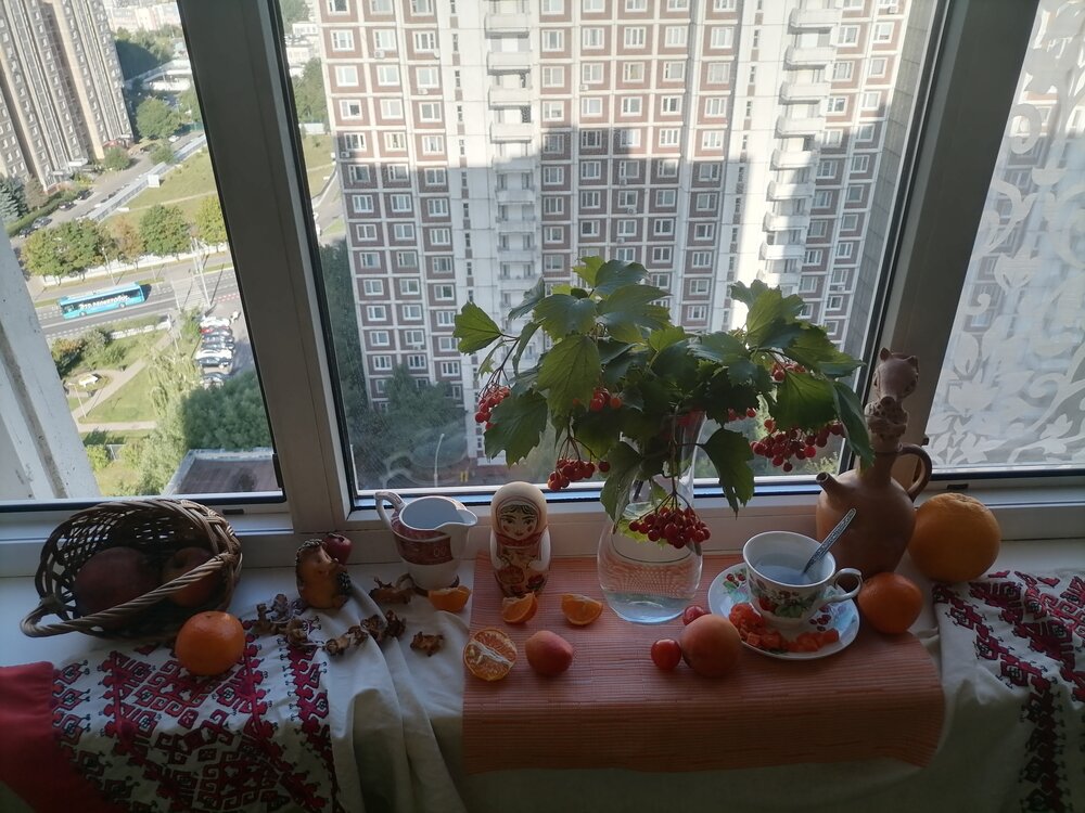 Натюрморт в оранжевой гамме.