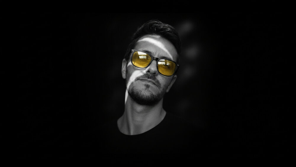 Model with yellow sunglasses
