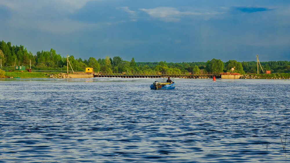 A May evening on the Sukhona River near the dam
