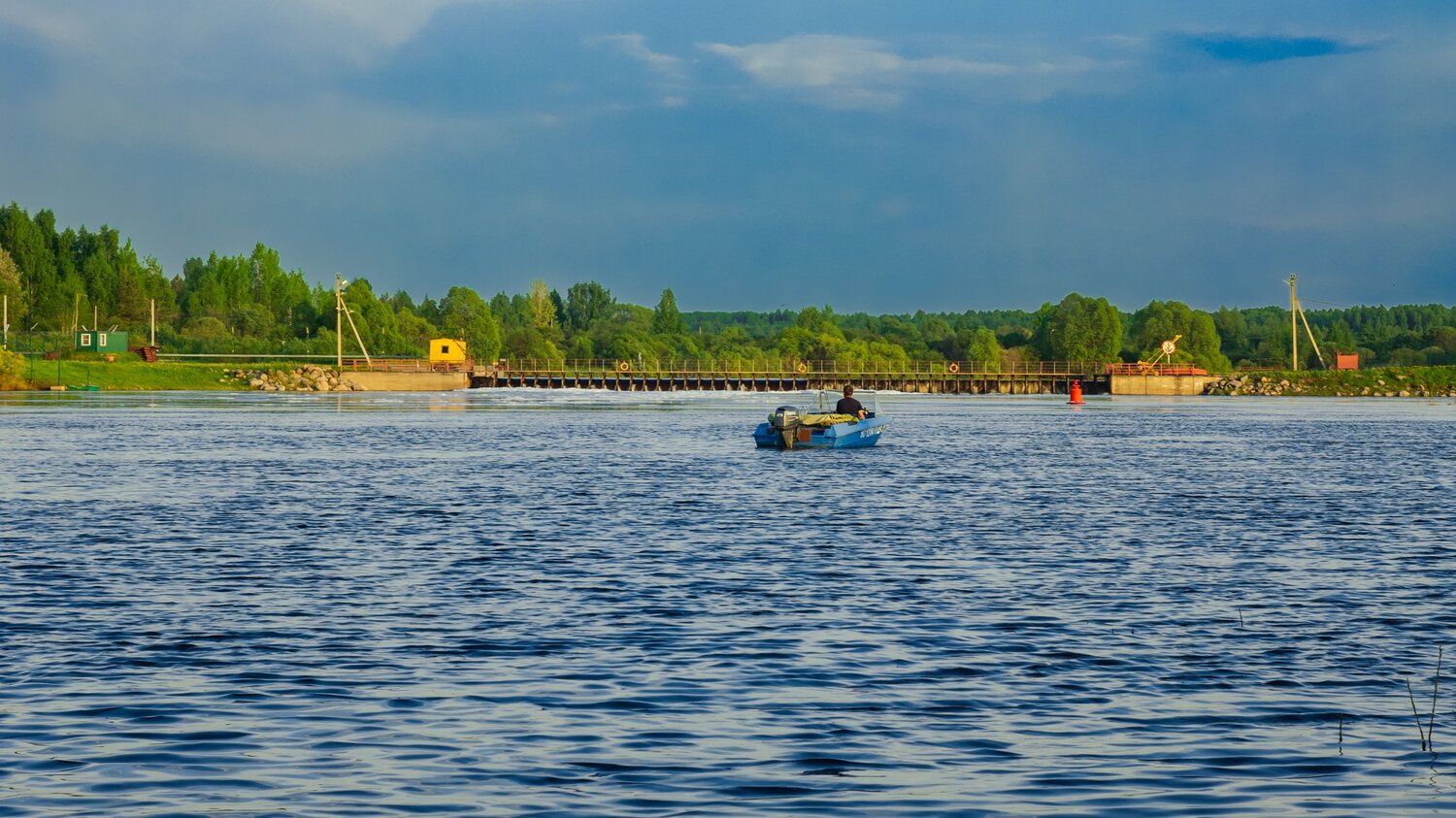 A May evening on the Sukhona River near the dam