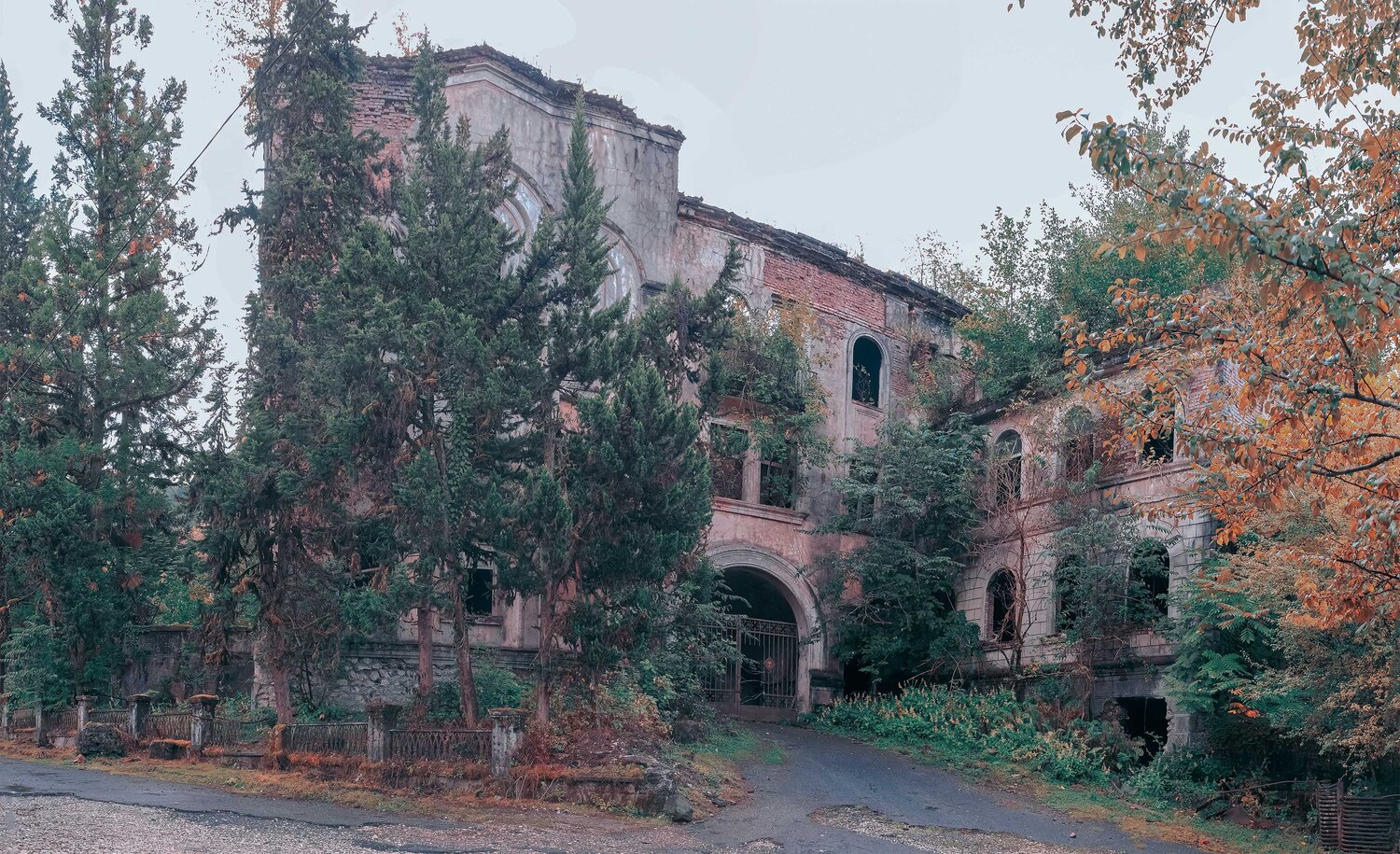 Больница. Последствия войны.