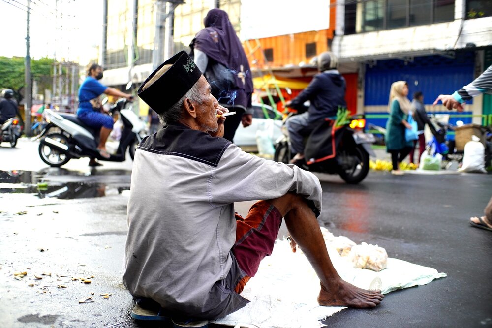 An elderly Indonesian man
