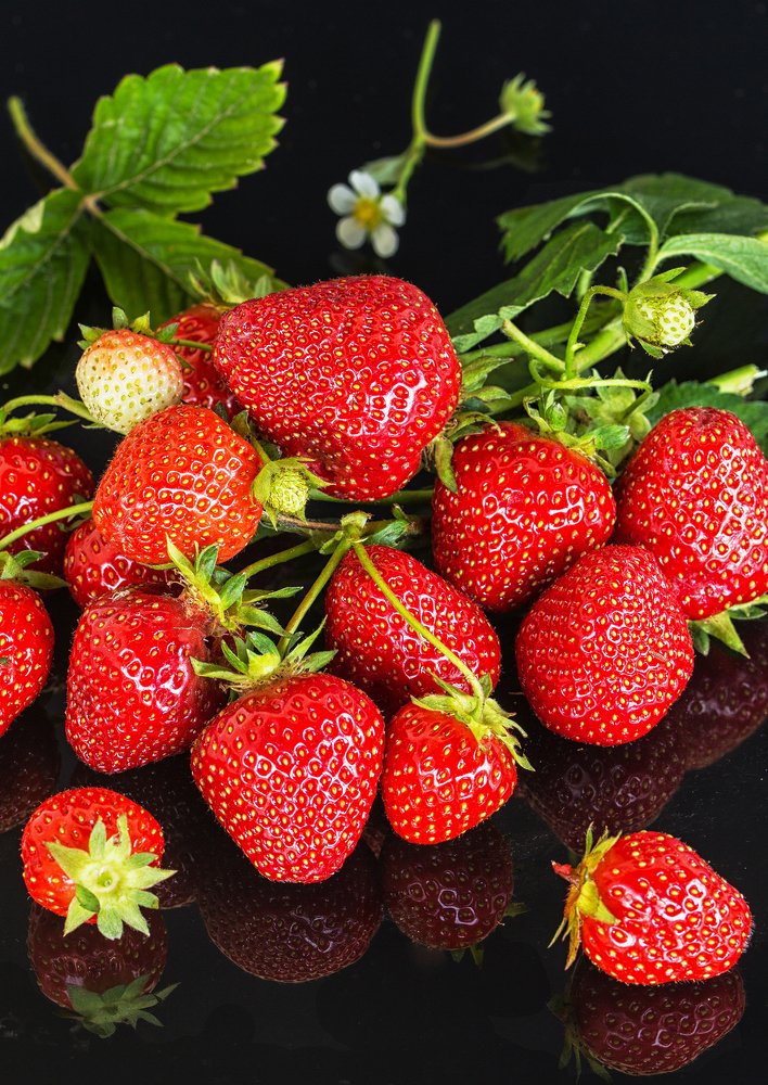 Сбор урожая клубники