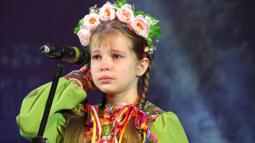 Девочка в венке