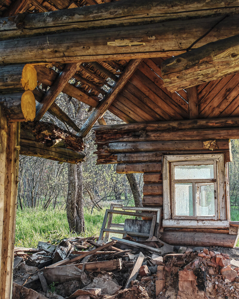 Руины деревенского дома.