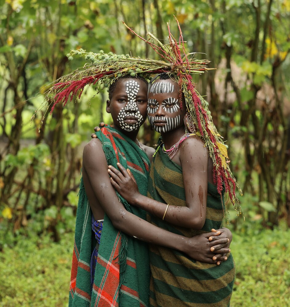 Young girls from Suri tribe