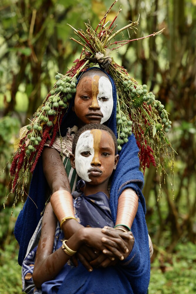 Young girls from Suri tribe