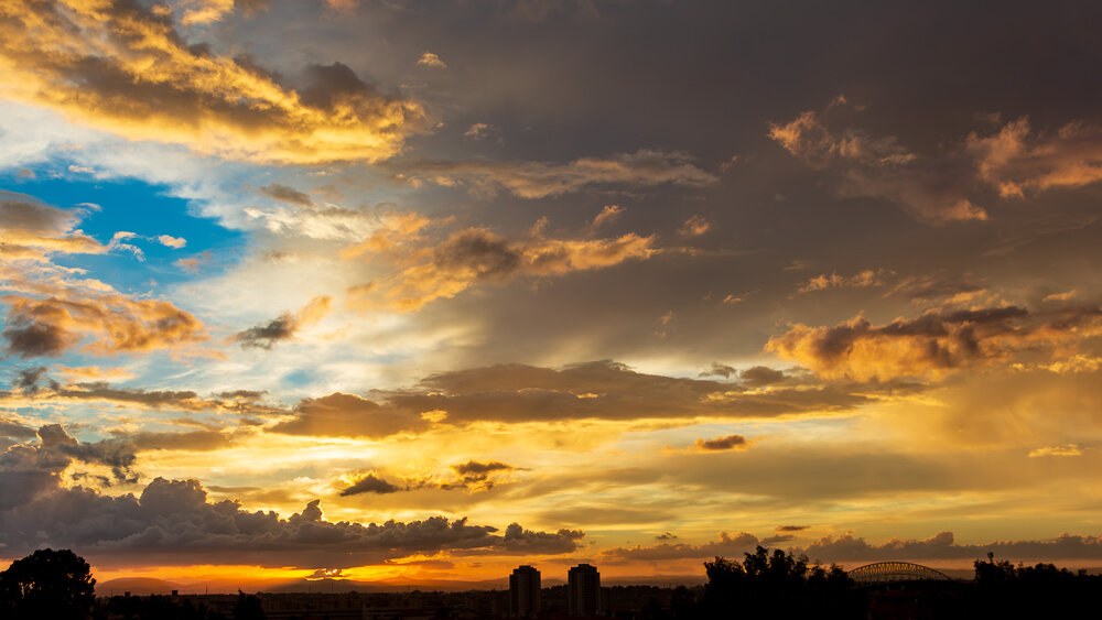 Under the Dramatic Sky / Под драматическим небом