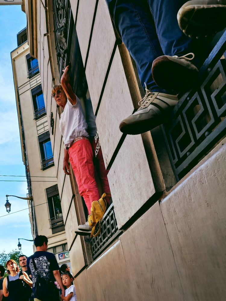 Выше толпы / Above the crowd